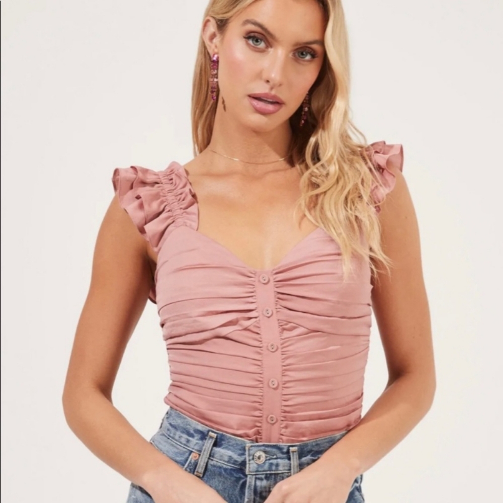 NWOT ASTR The Label Ruched Ruffle Shoulder Tank